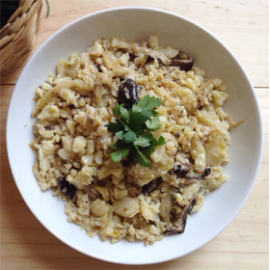 Remenat d’alls i cebes tendres, coliflor i xiitake 